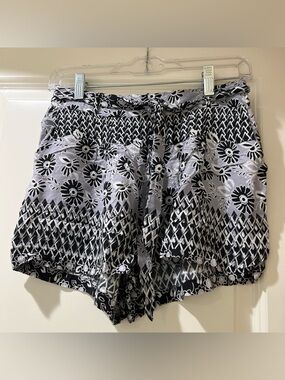 Papaya Black and White Floral Print Women's Shorts